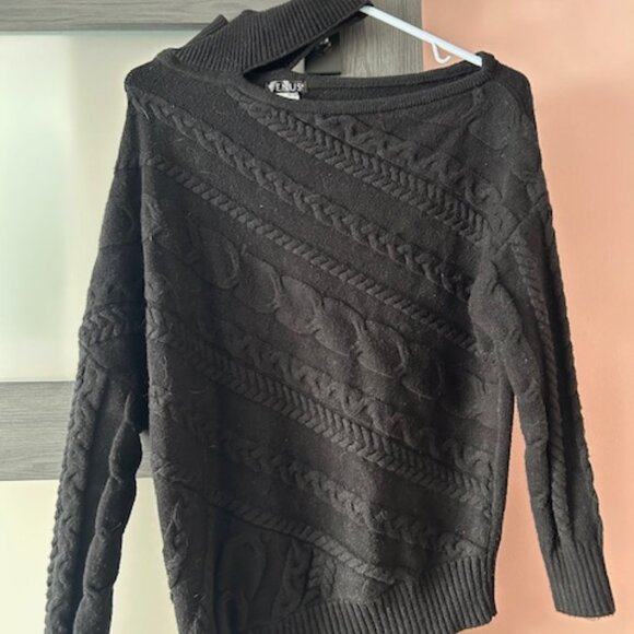 Venus One-Shoulder Turtleneck Sweater size small - Picture 2 of 3